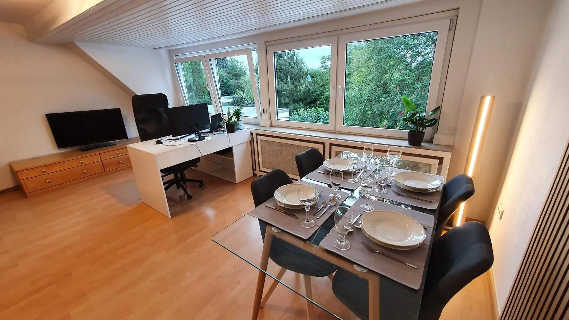Modern 2.5 Bedroom Duplex Apartment Near Messe, Airport, Arena Dusseldorf 0*,