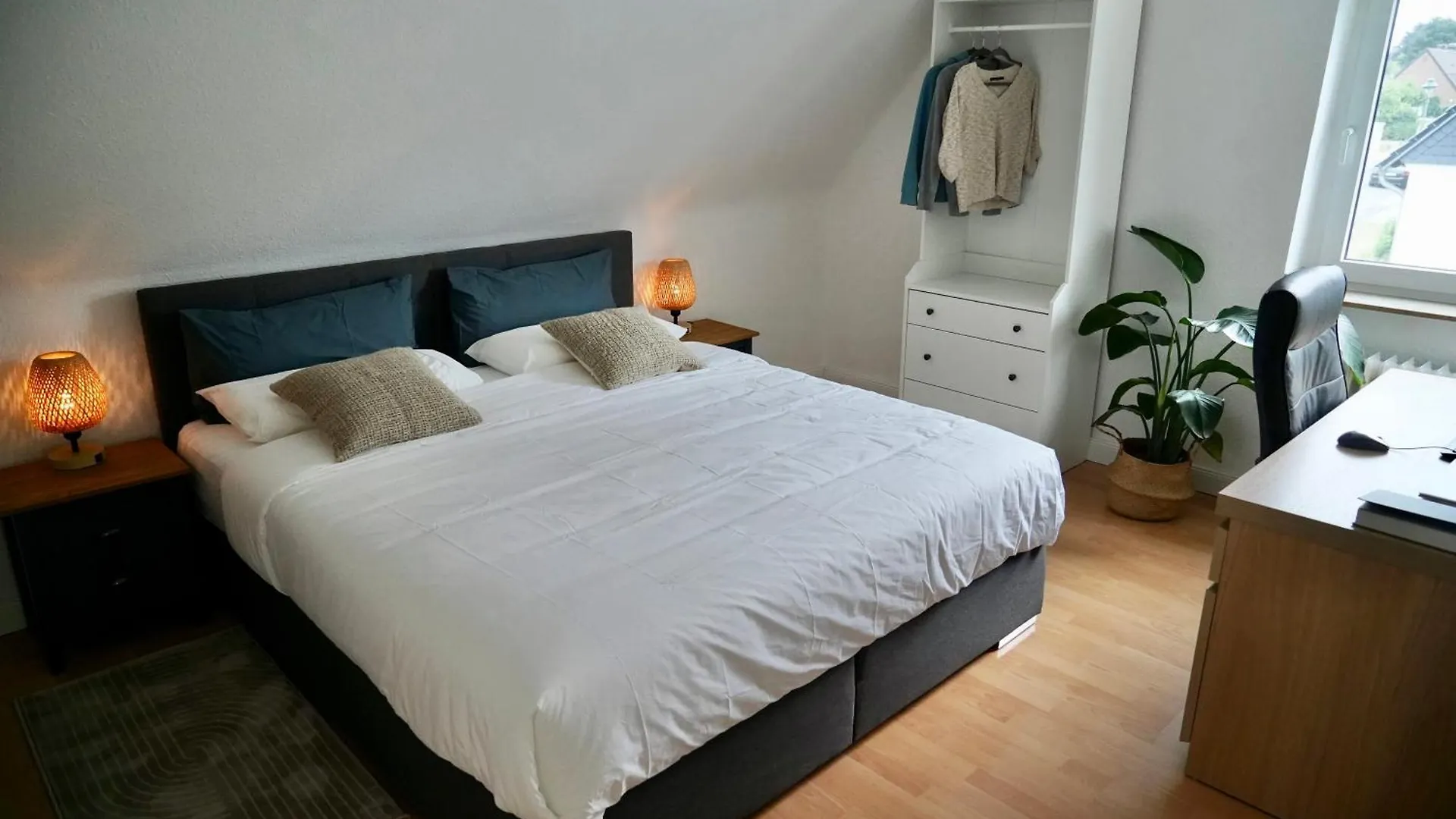 Modern 2.5 Bedroom Duplex Apartment Near Messe, Airport, Arena Dusseldorf