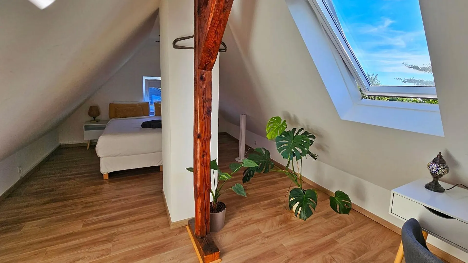 Modern 2.5 Bedroom Duplex Apartment Near Messe, Airport, Arena Dusseldorf