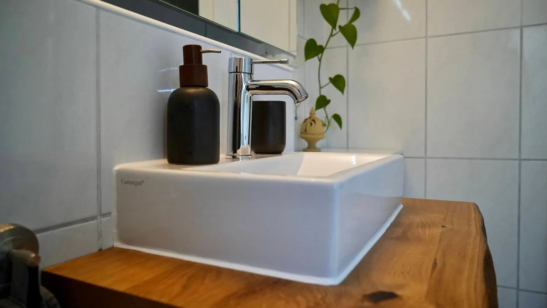 Modern 2.5 Bedroom Duplex Apartment Near Messe, Airport, Arena Dusseldorf Germany