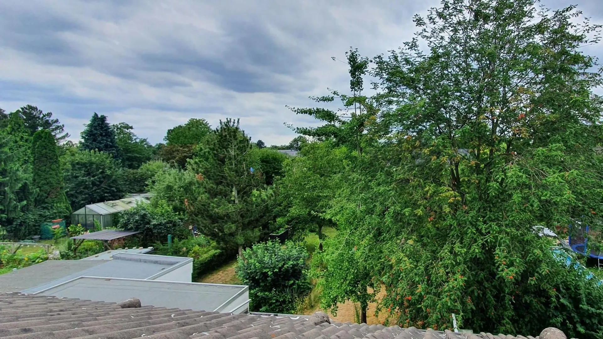Modern 2.5 Bedroom Duplex Apartment Near Messe, Airport, Arena contacts